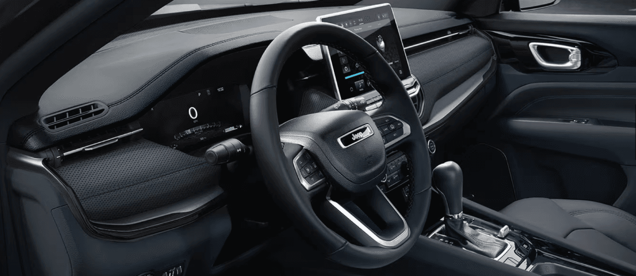Jeep Compass Near Des Moines: A City-to-Trail SUV for Modern Professionals